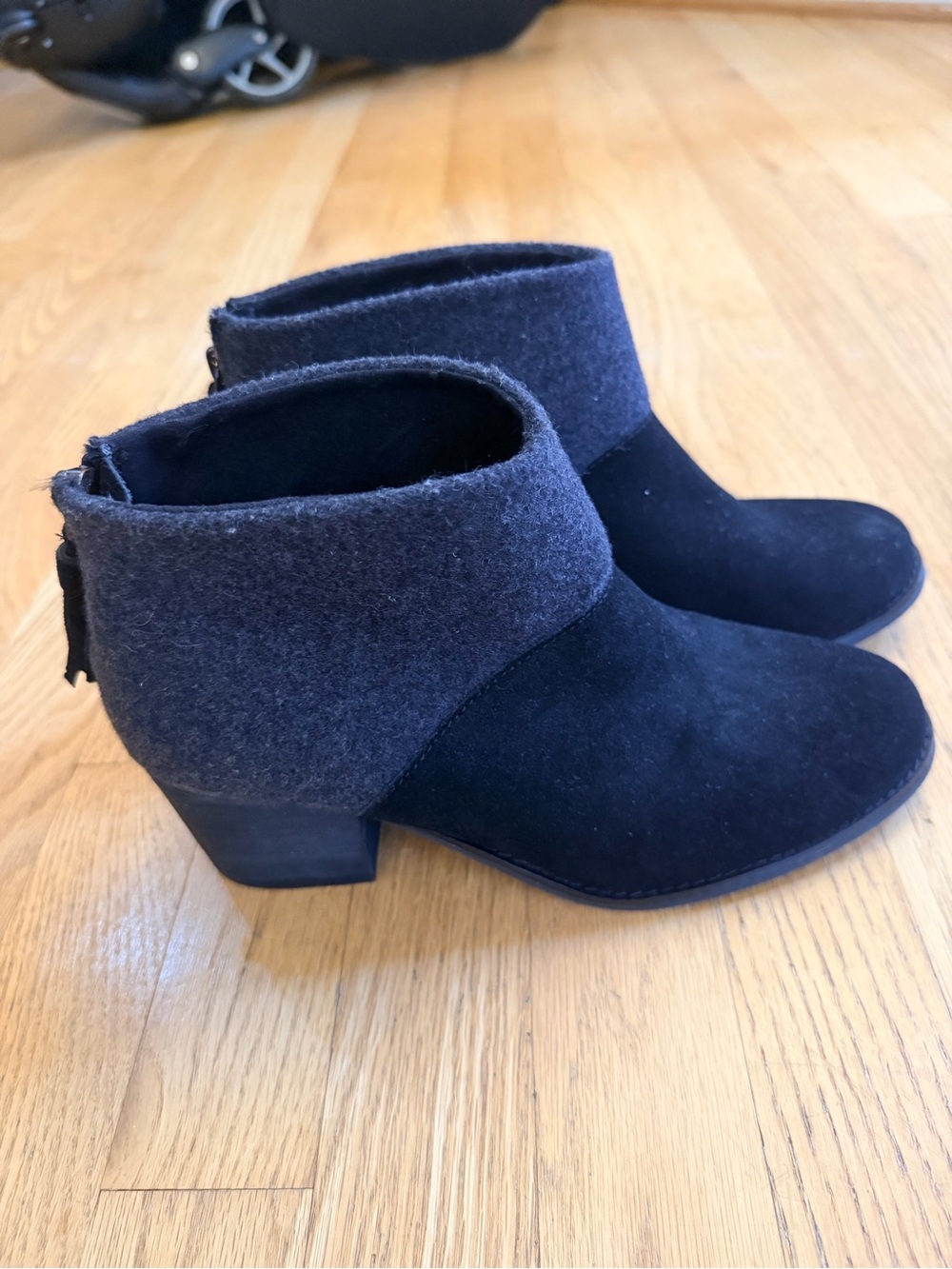 Ladies Size 8 "Toms" Black Suede Wool Ankle Booties w/Gray Wool Cuff Wore Once